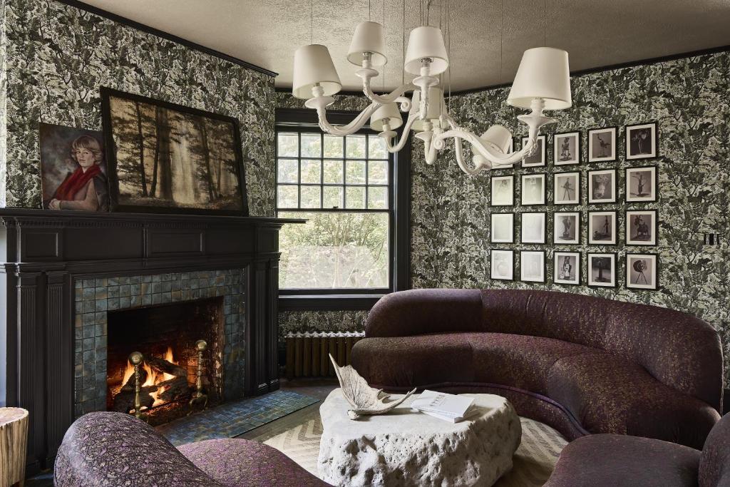 The 1889 WhiteGate Inn & Cottage