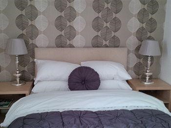 The Crown and Cushion